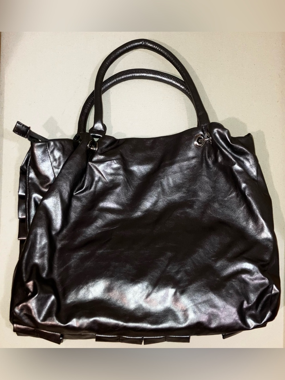 Metallic Gray Ruffled Women's Handbag - Picture 5 of 10